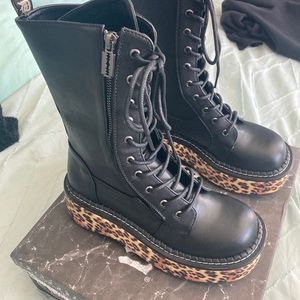 Demonia Emily-350 platform boots Women’s US 7